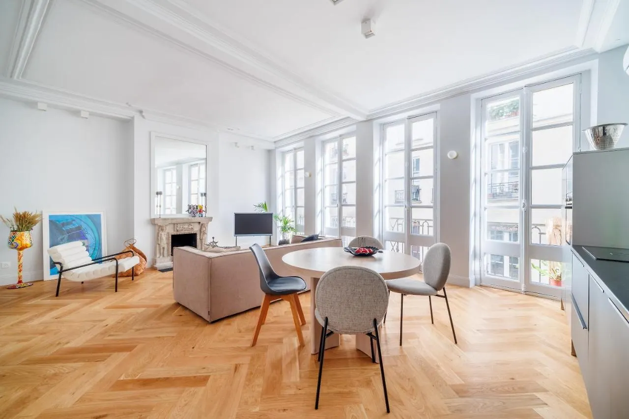 Luxury Living A Montorgueil Apartment Paris France
